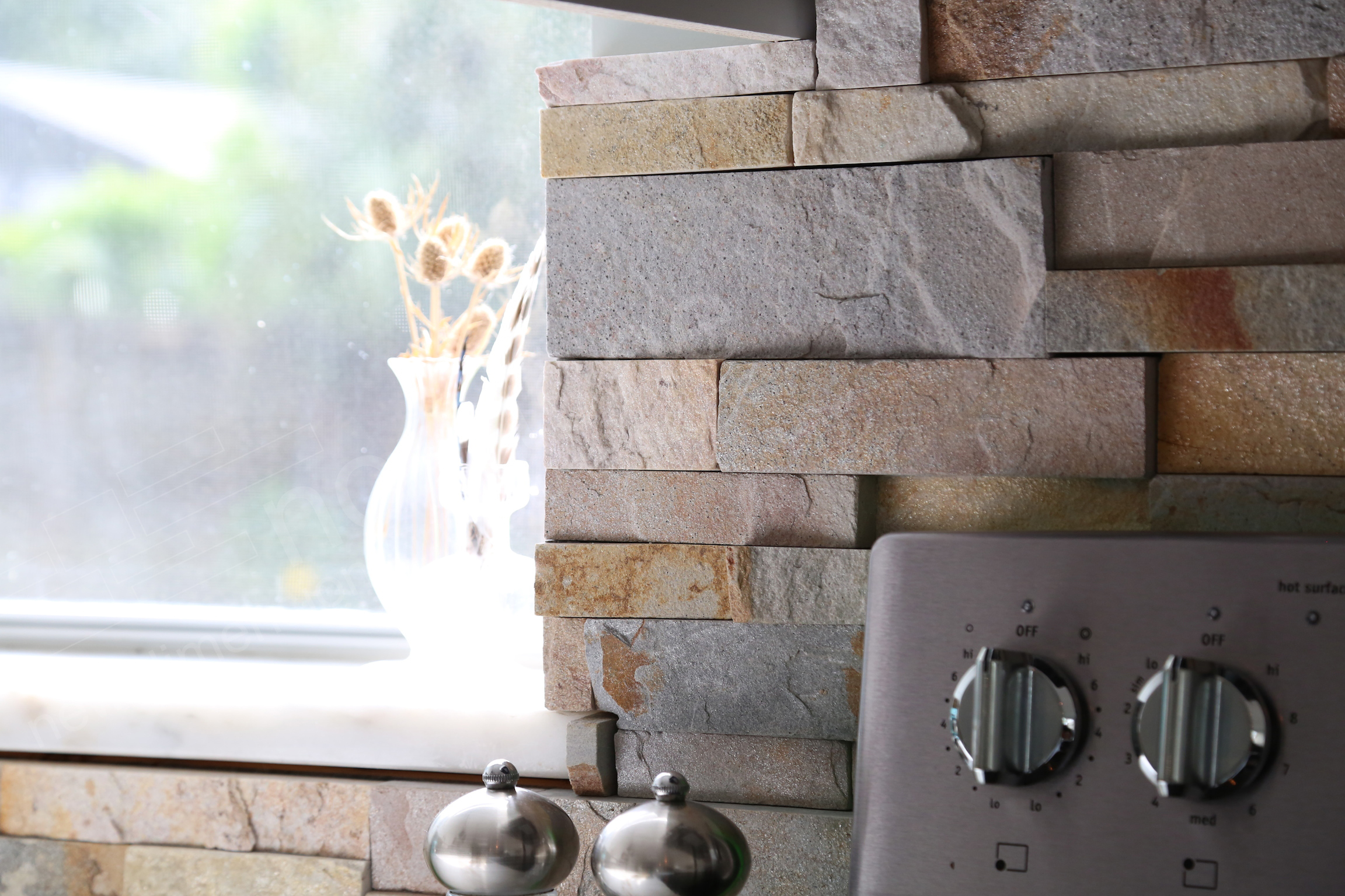 Aztec Stacked Stone Backsplash Close Up Orlando, FL