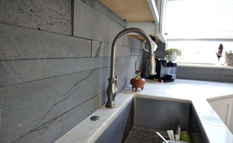 Strip Veneer Stone on a backsplash Under Cabinet